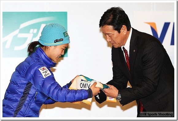 FISジャンプワールドカップレディース2014札幌大会ゼッケン授与式
