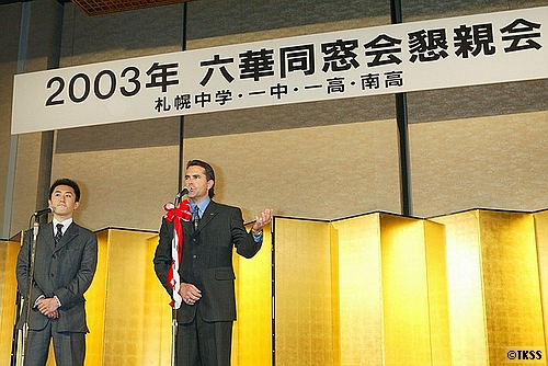 2003年六華同窓会でスピーチするヒルマン監督