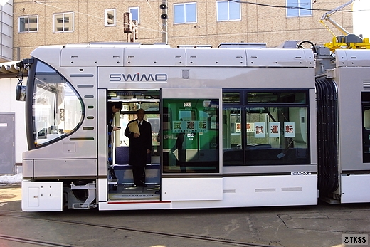 札幌市電　新型路面電車試験車両　SWIMO（スイモ）